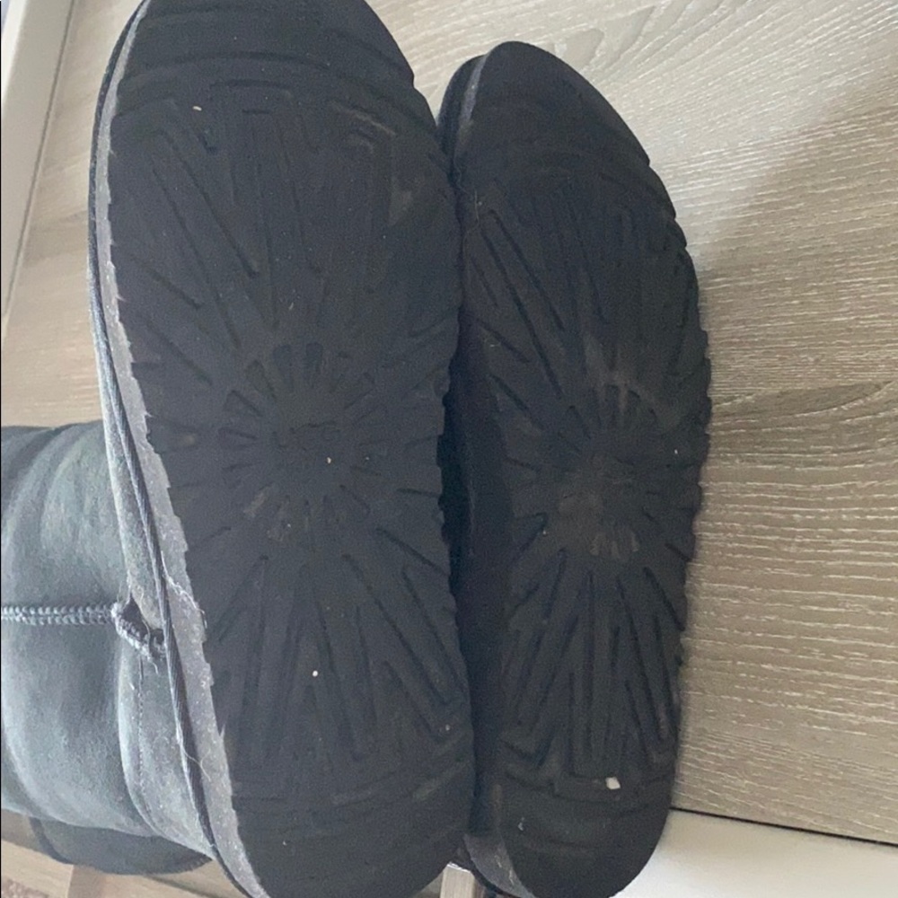 Black Tall Ugg’s - Picture 4 of 4